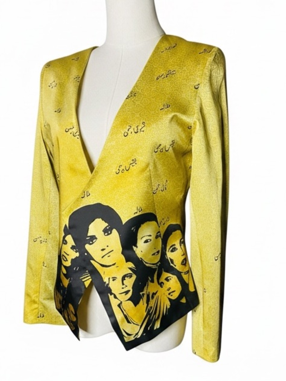 Sania Maskatiya Luxe Pret Women
Empowerment Graphic Print Satin
Blazer Jacket
S